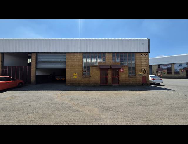219M² WAREHOUSE TO LET IN JET PARK